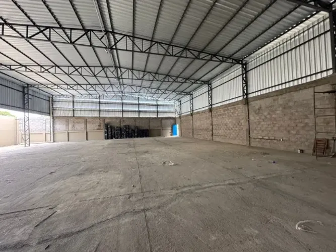 Galpão 500m² c/ Acesso para Carretas e Pé direito de 7 metros no Aleixo