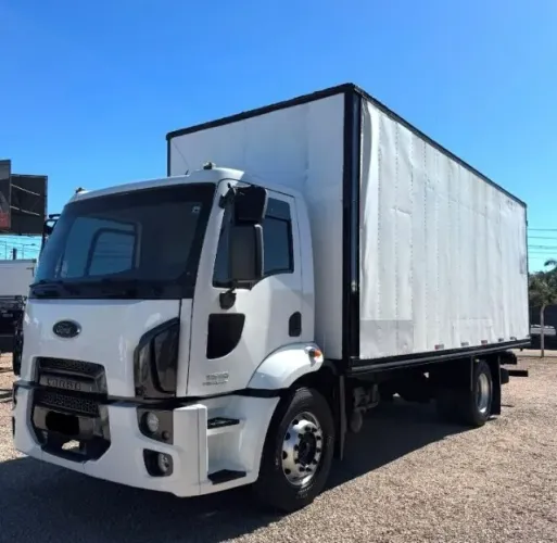 Ford cargo 1519 4x2 - Ano 2019 Baú