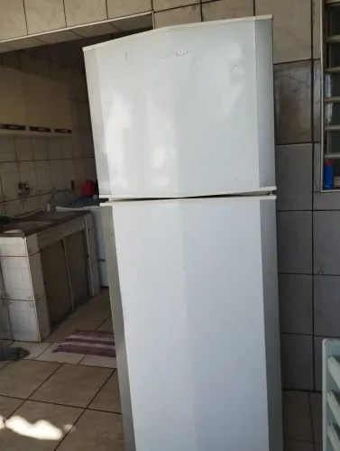 VENDO UMA GELADEIRA BRASTEMP FROST FREE 430 LTS