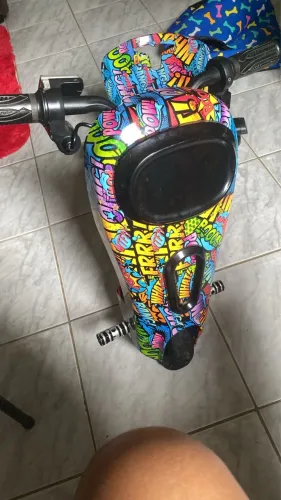 Triciclo / patinete elétrico infantil R$ 1.400,00