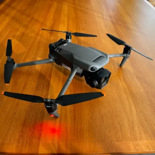 DJI Mavic 3 Pro Fly More Combo RC Com Tela ? 3 Batts (~40 Ciclos)
