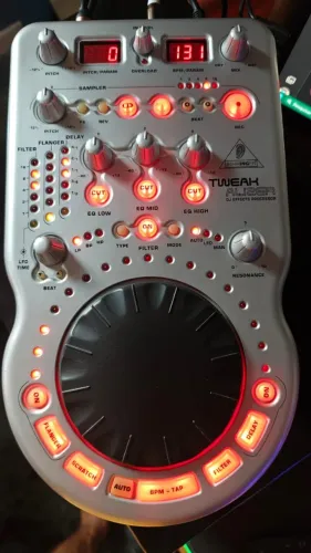 Processador de efeito Behringer TWEAKALIZER DFX69
