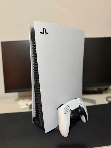 PlayStation 5 com Leitor de Disco - Muito Conservado