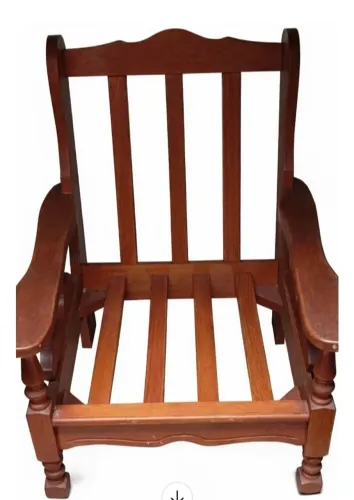 Cadeira de madeira maciça, estilo rústico. Ideal para almofada 60 x 50