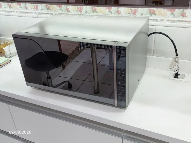 Micro-ondas Brastemp 32 Litros Preto com Grill e Painel Integrado - BMG45AE -127V