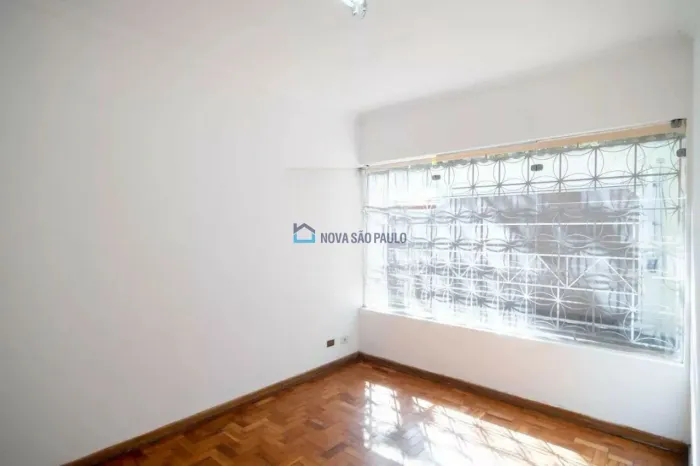 Casa disponivel para locação por: 10.000 localizada no Jardim Europa com cerca de 300 metr