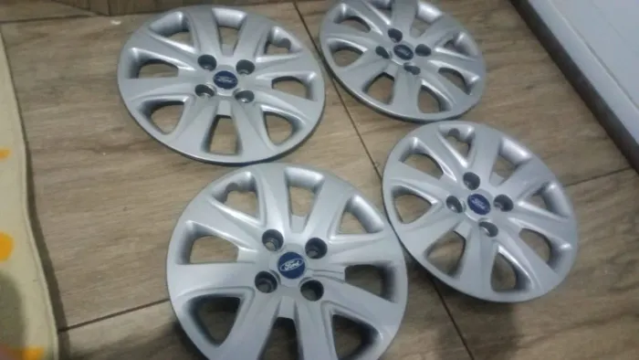 Calotas ford ka