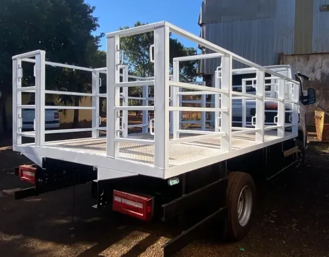 CARROCERIA ABERTA METÁLICA PARA TRANSPORTE DE CILINDROS DE OXIGÊNIO