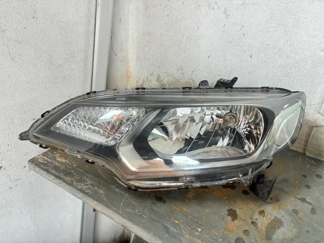 Farol lado esquerdo Honda fit