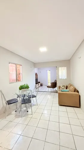 Casa em boa localização, reformada com 3 quartos em Renascença - Teresina - PI