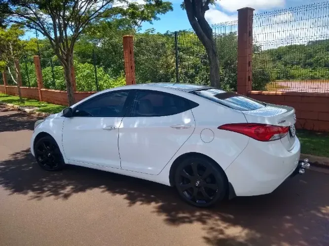 Hyundai Elantra GLS 1.8 16V Aut. 2013