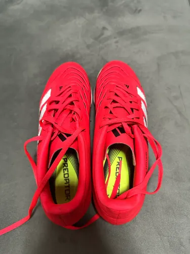 Chuteira Predator adidas society