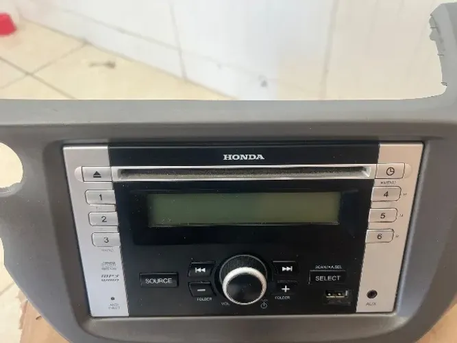 Som original Honda Fit 2013 com moldura 