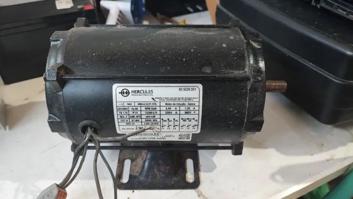 Motor 1/2 cv trifásico