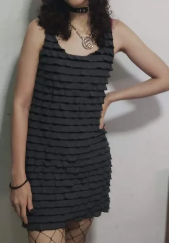 Vestido Preto com Babados
