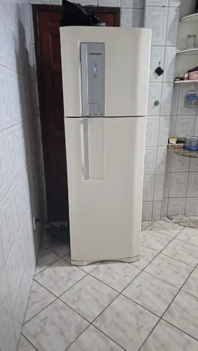 Vendo geladeira Eletrolux funcionando perfeitamente 
