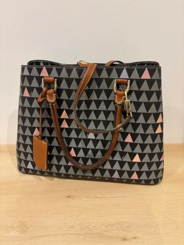 Bolsa da Schutz usada 2 vezes, super nova.
