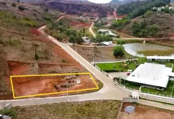 Chácara de esquina na entrada do condomínio no Pontal