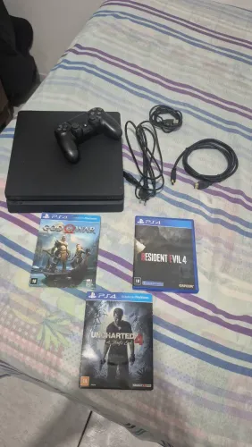 PlayStation 4 Semi novo com 3 jogos