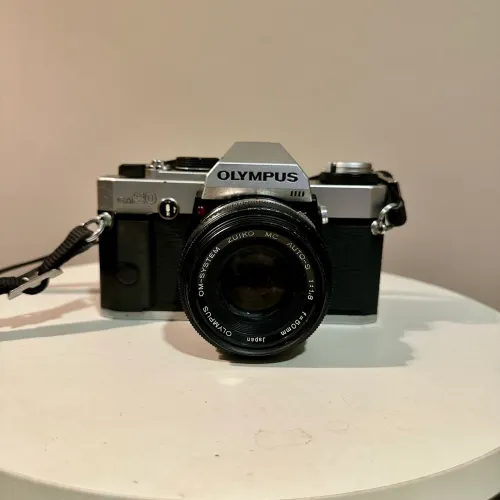 Vendo Olympus OM-20 + Zuiko 50mm f/1.8