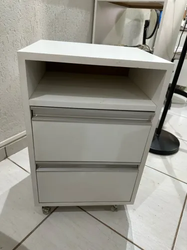 Criado mudo com gavetas