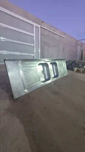 PIA COM DUAS CUBAS E BASE EM CONCRETO