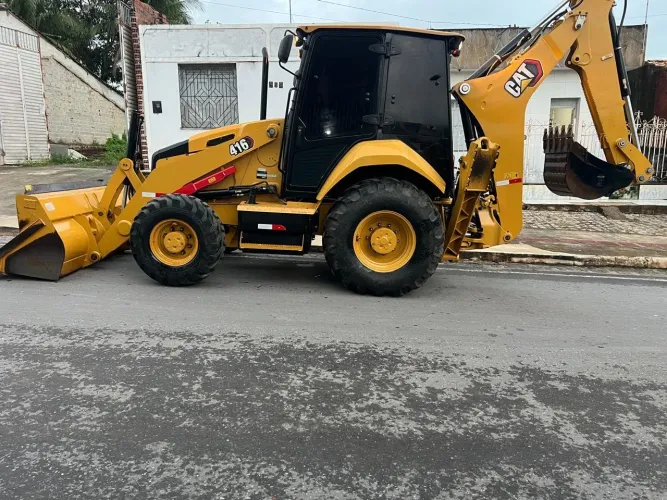 RETROESCAVADEIRA CATERPILLAR 416