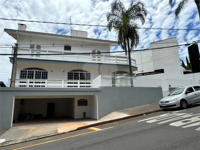 Sobrado Residencial e Comercial em Área Nobre de Piracicaba, para venda e locação.