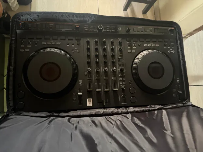 DDJ GRV6 Alphatheta (acompanha bag forrada com espuma + 1 par de cabos P10/XLR 10 metros)