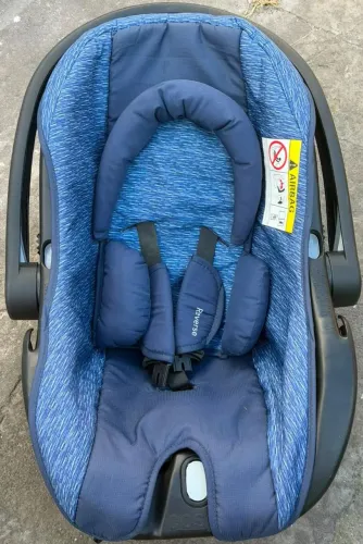 Vendo bebê conforto com pouco tempo de uso bem conservado da marca reverse valor 150.00