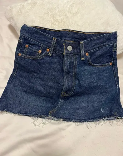 Saia jeans Levis 