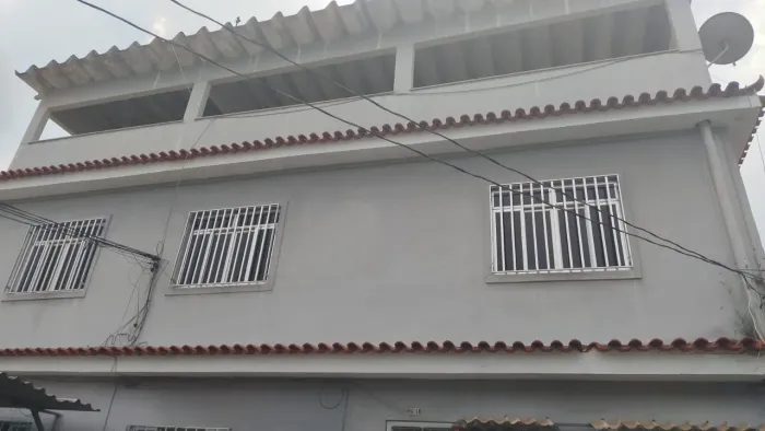 Alugo casa sobrado em Vila Emil, entrada independente e com amplo terraço