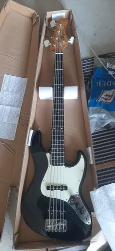 Baixo Tagima jazz bass 5 cordas-novo
