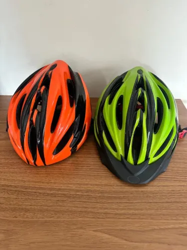 Vendo 2 Capacetes de Bicicleta - Marca Warning (Tamanho M)
