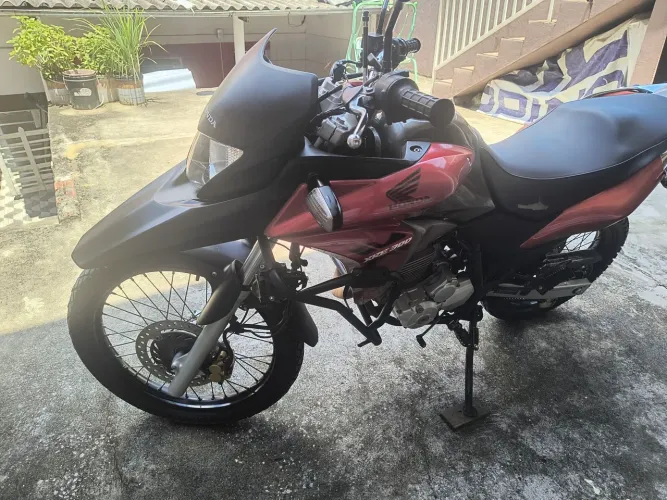 Vende se XRE revisadinha