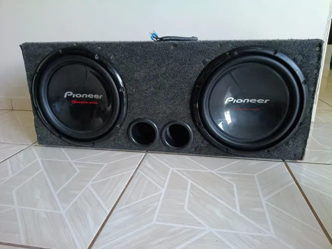 Som automotivo box com dois subs de 12 Pioneer