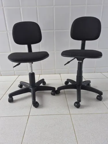 Cadeira para Escritório 150,00 cada. Restam 7 unidades.