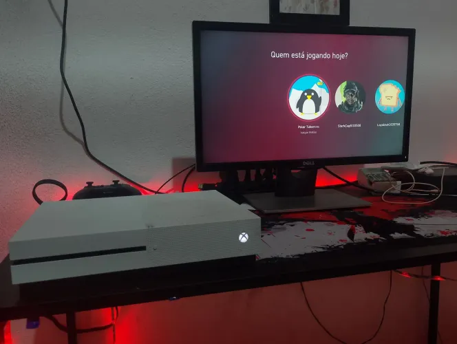 Xbox one S de 1TB funcionando perfeitamente!