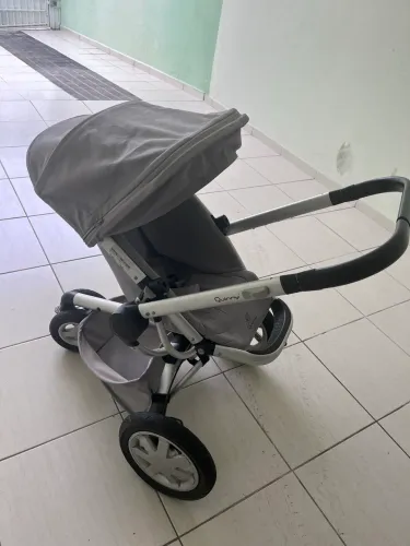 Carrinho de Bebê Quinny Mood com Assento Reclinável
