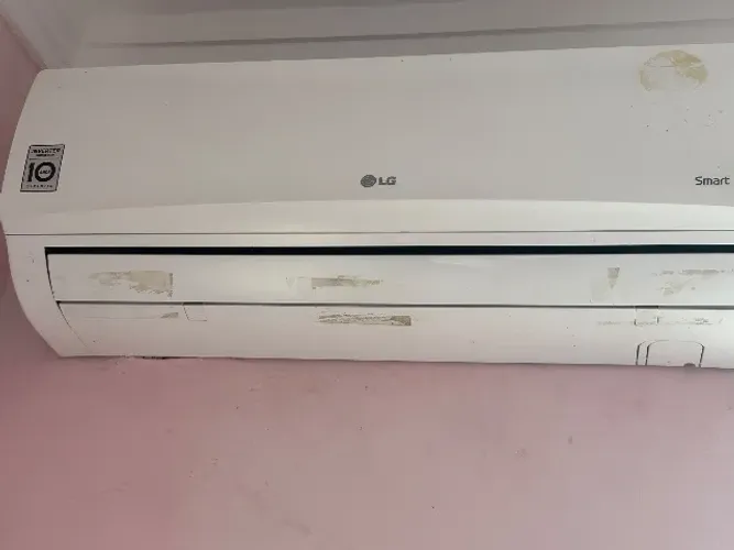 Ar-condicionado LG Smart Inverter 9.000 BTUs - funcionando perfeitamente.