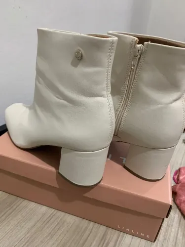 Bota feminina via uno seminova - numero 38 off white creme salto 6cm