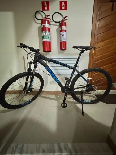Bicicleta Aro 29 Oggi Hacker Hds Preto e Azul