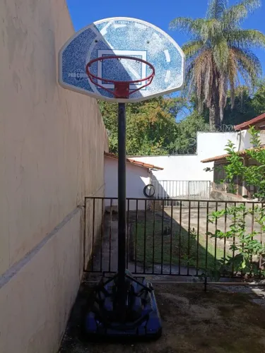 Tabela de basquete com rodinha para deslocamento
