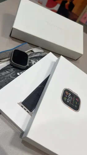 Apple Watch Ultra 2 49mm Titanium Natural (Pulseira Blue/Black Trial Loop) - SEMINOVO