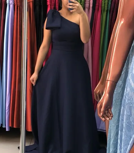 Vestido longo de festa azul marinho ombro único