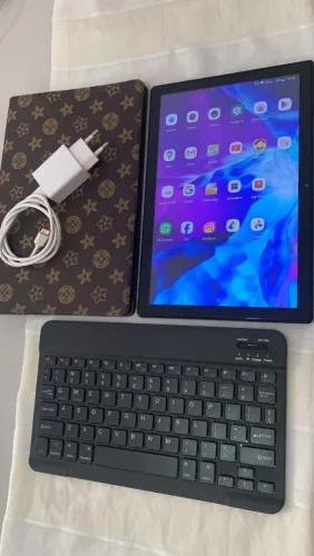 Tablet amiyo 256GB com capa, teclado, carregador.