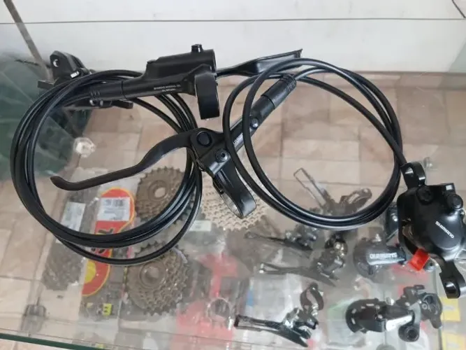 freio a disco dianteiro e traseiro shimano MT200