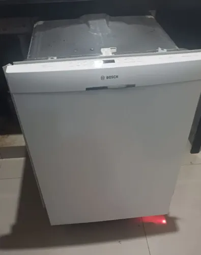 Lava-louças Bosch 15 serviços trazida dos Estados Unidos.  Modelo de embutir.  Voltagem 11