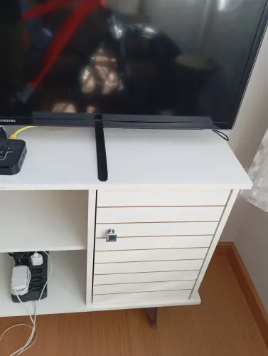 Rack / Aparador Retrô Branco com Pés Palito