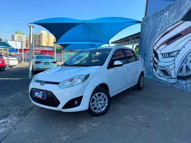Ford Fiesta Sedan SE 1.6 8V Flex 4P 2014